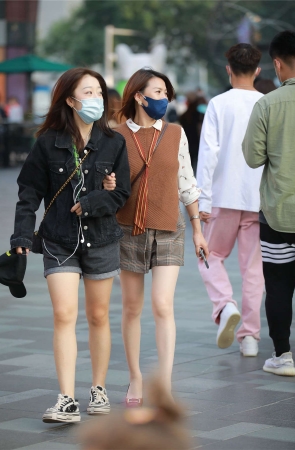 四九城嘎子街拍作品 - 肉丝高跟少妇