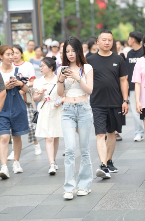 捕捉一枚害羞可人儿/231101-4-44