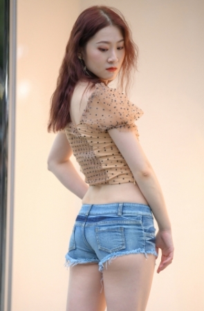 热裤小妹