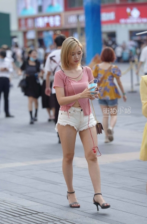 街拍漂亮的热牛美女