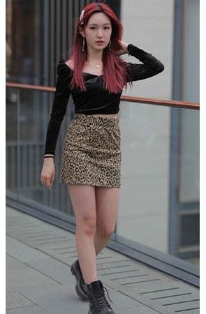 红发豹纹裙美女【套图+视频】