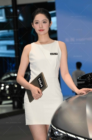 241115-71=52√大眼妹小姐姐 11P