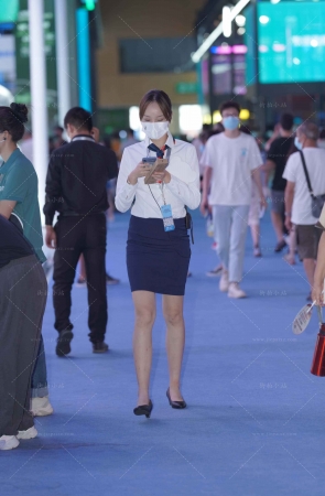 通勤装销售顾问小姐姐