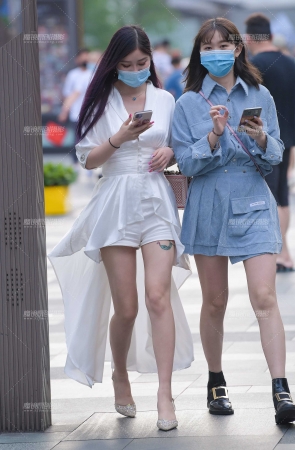 美腿高跟小姐姐