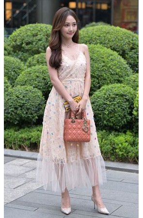 漂亮的连体裙美女(95P)