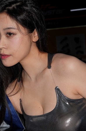 银灰色包臀短裙白靴 [16P]