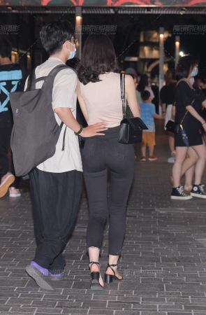 黑色牛仔裤女士