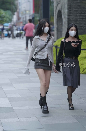 超短裙小妞