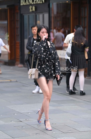 苗条的长腿