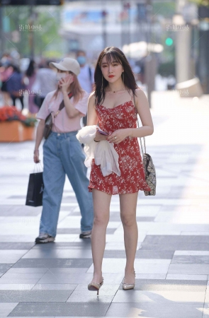 街拍高颜值女神姐姐