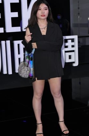 黑裙小姐姐(83P)