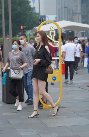 梦中情人 精致的脸蛋特别讨喜