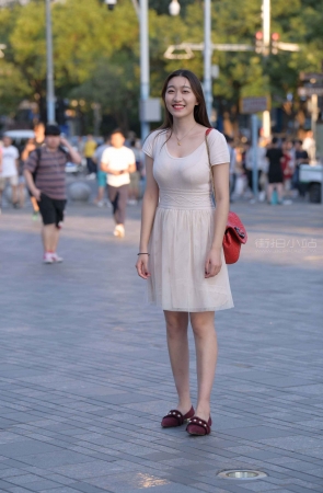 搭讪街拍连衣裙小姐姐
