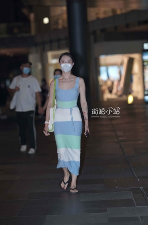 街拍长裙姐姐