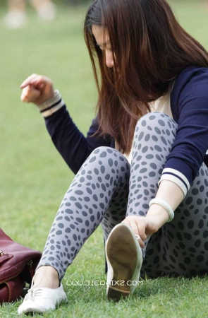 斑点紧身弹力裤美妞