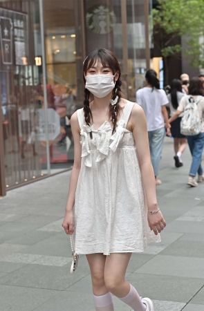 甜甜的可爱小姐姐