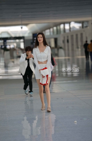 白色短裙小姐姐