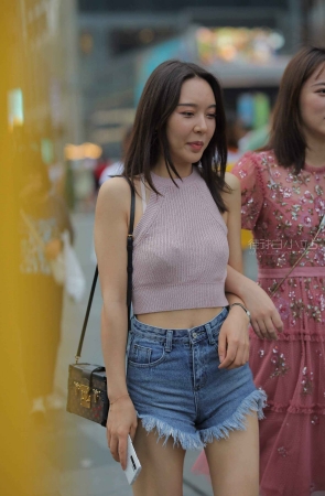 气质热裤美女