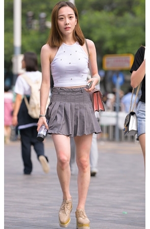 百褶裙妹子(29P)[678M/JPG]