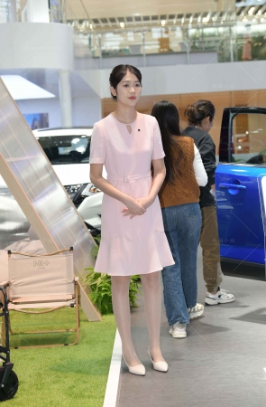 粉色群美眉们
