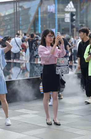 抓拍拍照的素人眼镜妹