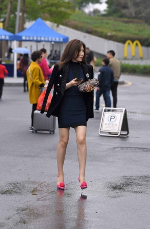 街拍包臀裙性感美女