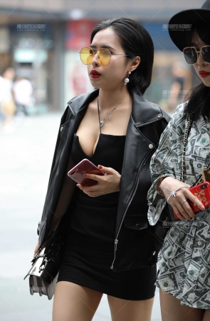 XING感低胸，包臀裙**