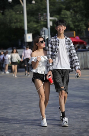 视觉冲击街拍作品 - 黑色热裤