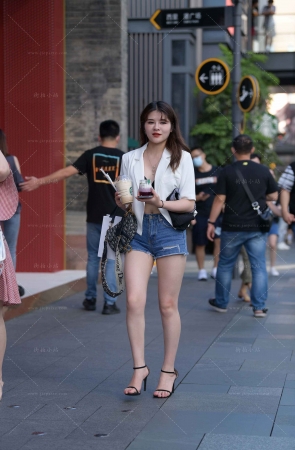 搭讪热裤美腿美姐