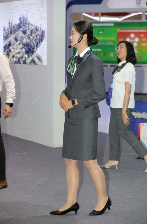讲解员小姐姐