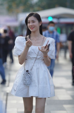 白裙清爽女孩 [127P1V-1.56GB]