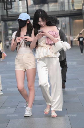 热裤美女