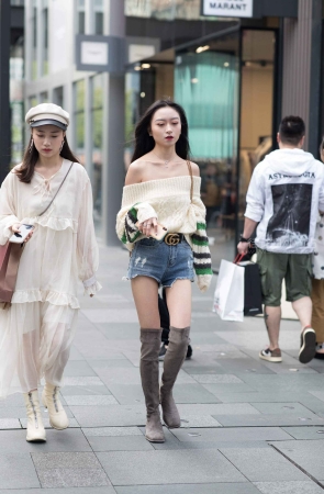 香肩小姐姐