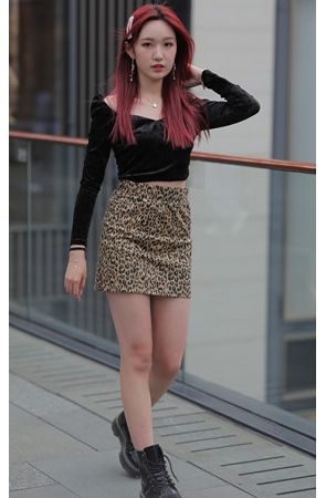 红发豹纹裙美女【套图+视频】