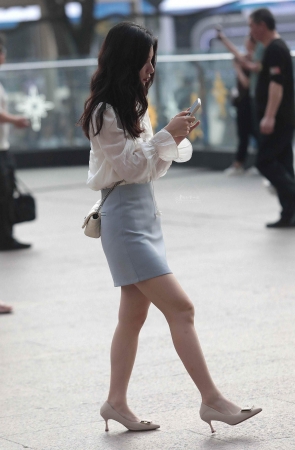 高跟包臀裙街拍少妇