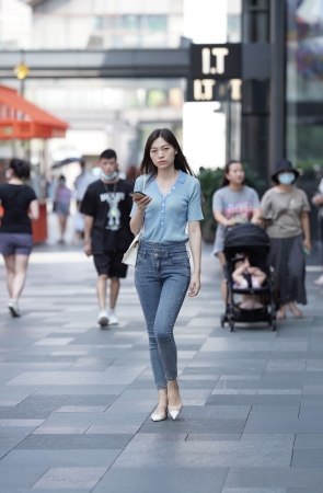 牛仔长发小妹