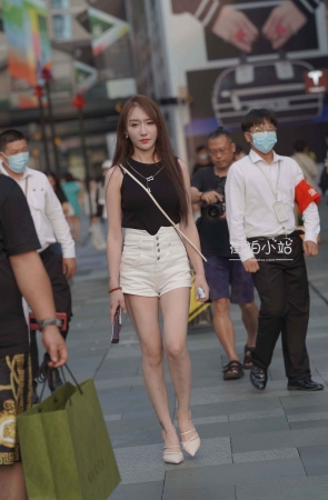 长腿女孩街拍~