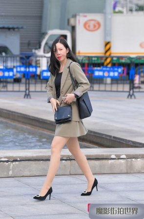 返工de肉丝短裙美女3A1514[327M]