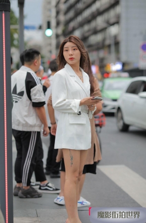 甜美惹人爱的美眉3A817[556M]