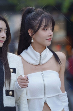 搭讪街拍白短裙甜美小姐姐