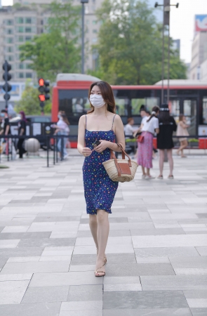 夏日性感吊带裙小姐姐