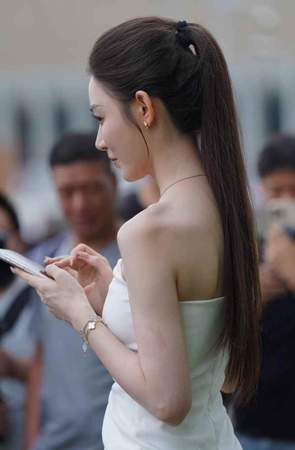 一袭白裙优雅气质 [148P-2.34GB]