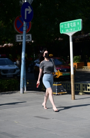 穿牛仔裤美女，身材好的没挑了