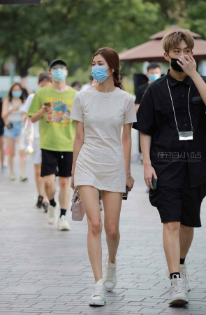 靓丽短裙妹子
