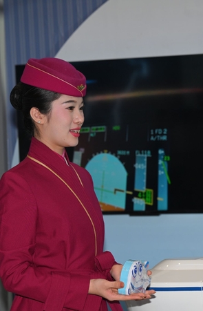 SH25-104-92√玉腿外露的南航空姐