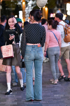 &热气球牛仔裤美女