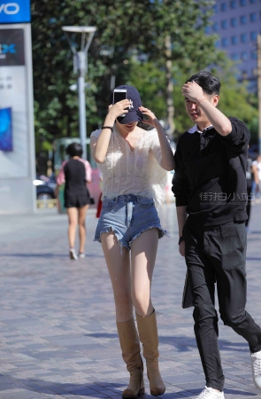街拍长靴长腿美眉