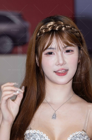 L1017-178P CMS昆山车展-百万网红车模克罗拉的美腿玉足 10P