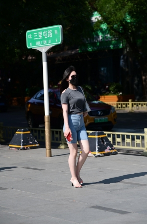 穿牛仔裤美女，身材好的没挑了