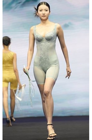 性感的塑身内衣模特(60P)